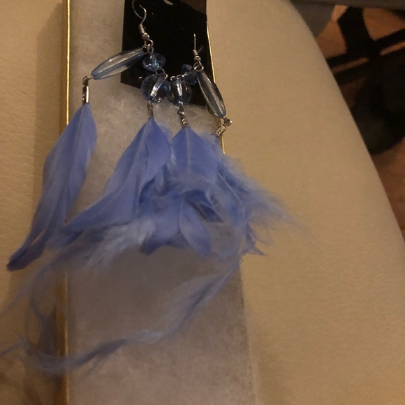 Lavender feather earrings - Picture 2 of 8